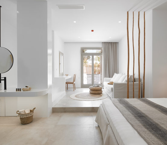 PREMIER SUITE WITH INDOOR HEATED JACUZZI